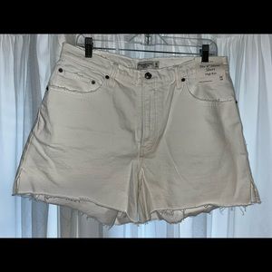 NWT Abercrombie Curve Love 4’’ High Rise Mom Shorts